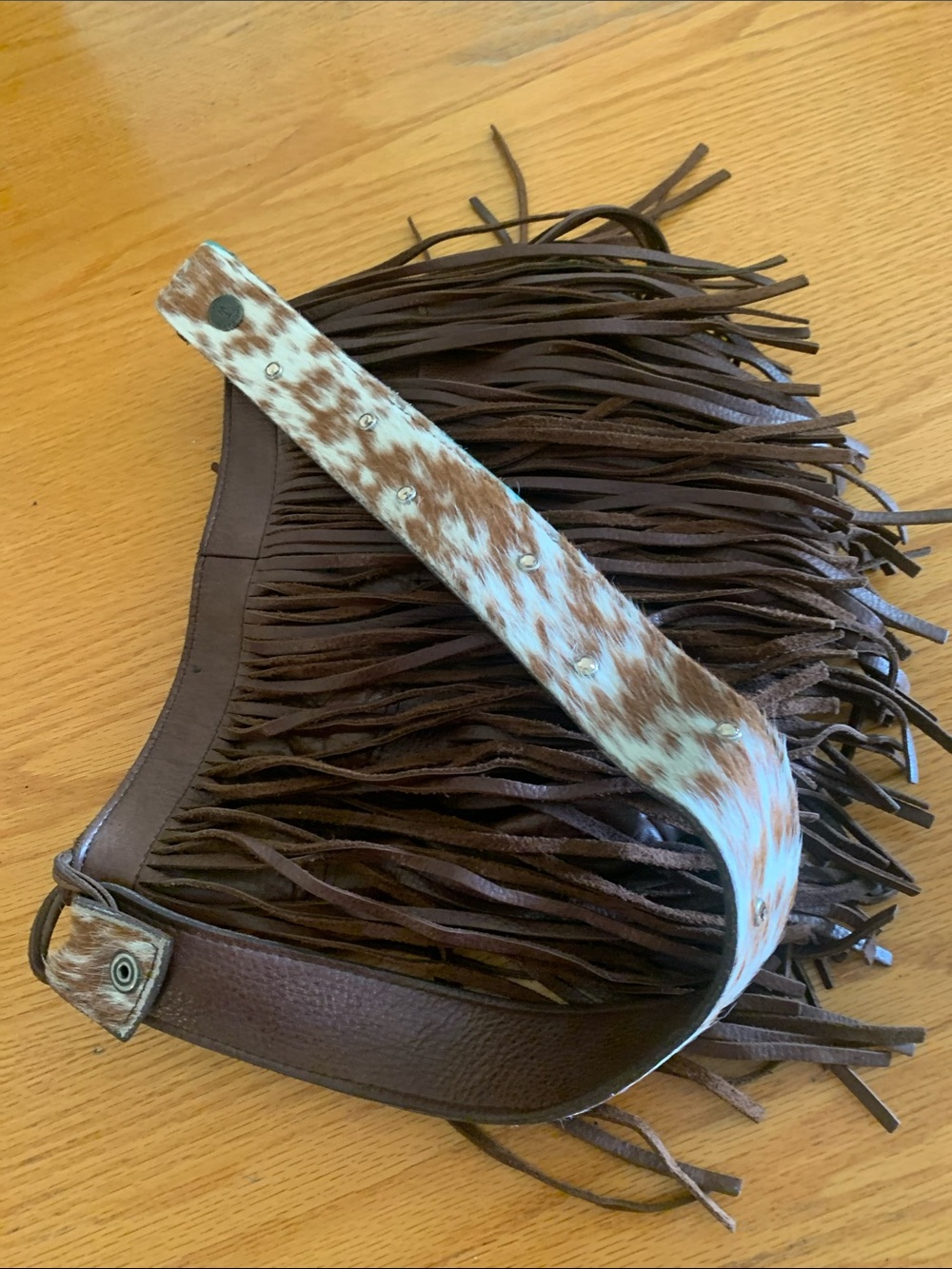 Fringed Brown Leather Shoulder Bag with Patterned Strap - Picture 10 of 10